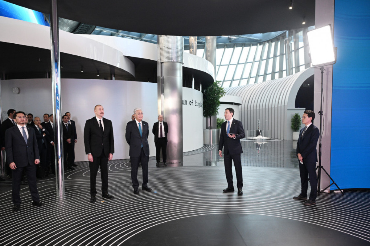 Astana : Les présidents Aliyev et Tokaïev visitent le Centre international d’IA « Alem.ai »