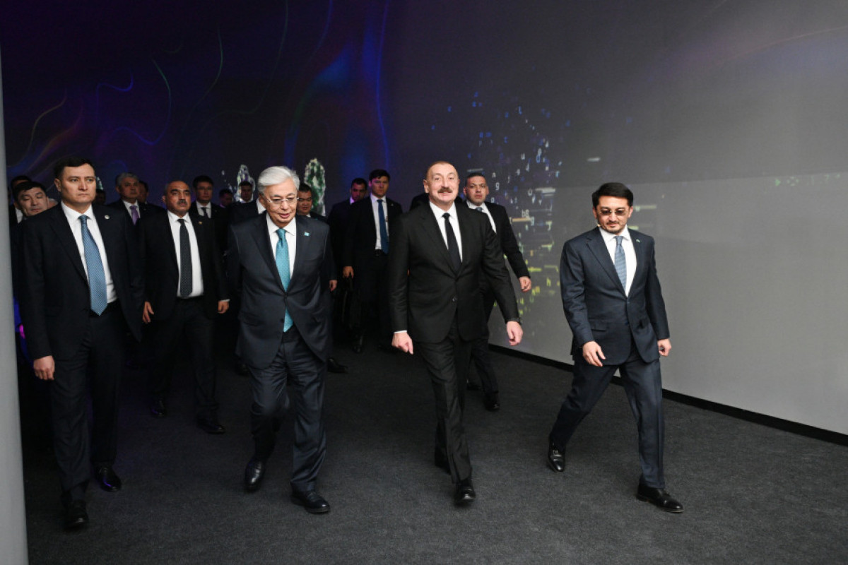Astana : Les présidents Aliyev et Tokaïev visitent le Centre international d’IA « Alem.ai »