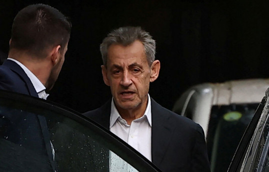 Nicolas Sarkozy arrive à la prison de la Santé - Mise à Jour 