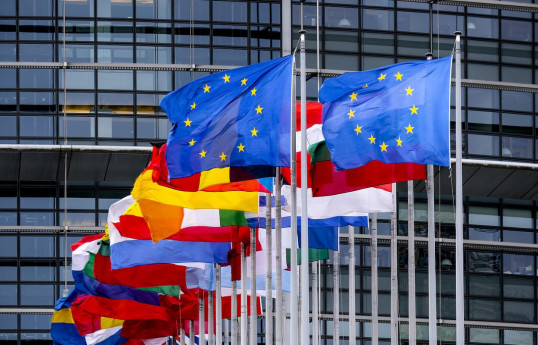 Avoirs russes : l’UE repousse à décembre sa décision sur l’aide à l’Ukraine