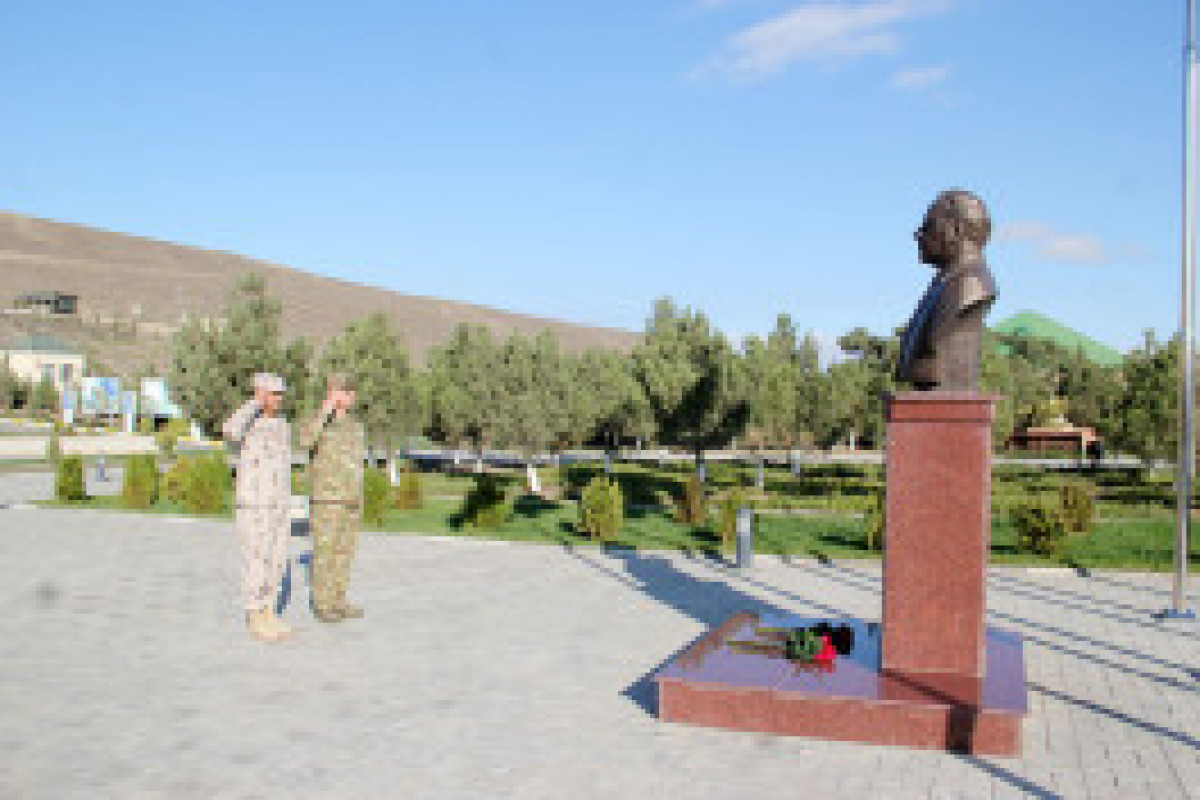 Visite du commandant des forces d'opérations spéciales des Émirats arabes unis en Azerbaïdjan