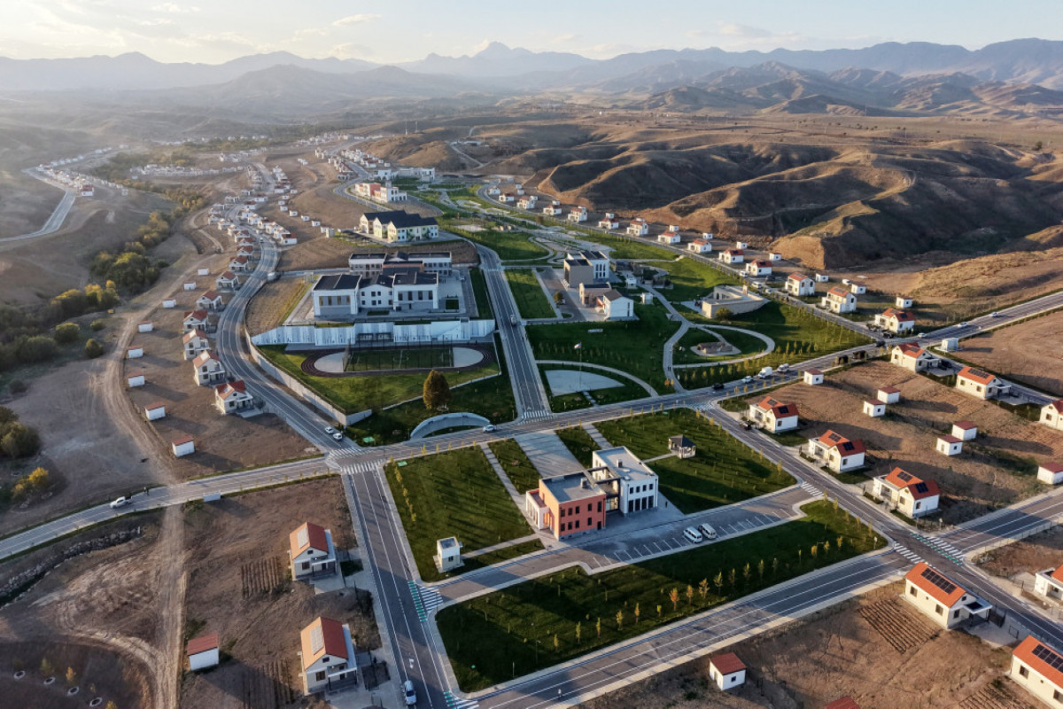 Ilham Aliyev assiste à l'inauguration de la première phase du village d'Horovlou de la région de Djabraïl