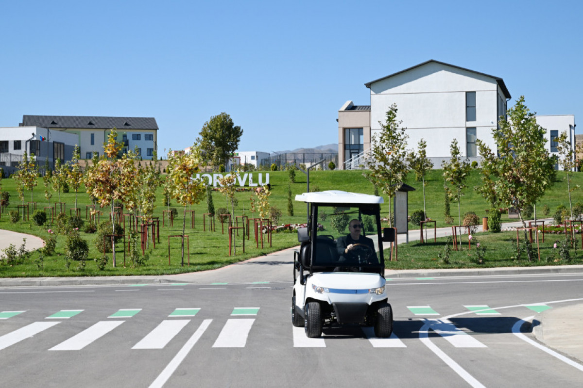 Ilham Aliyev assiste à l'inauguration de la première phase du village d'Horovlou de la région de Djabraïl