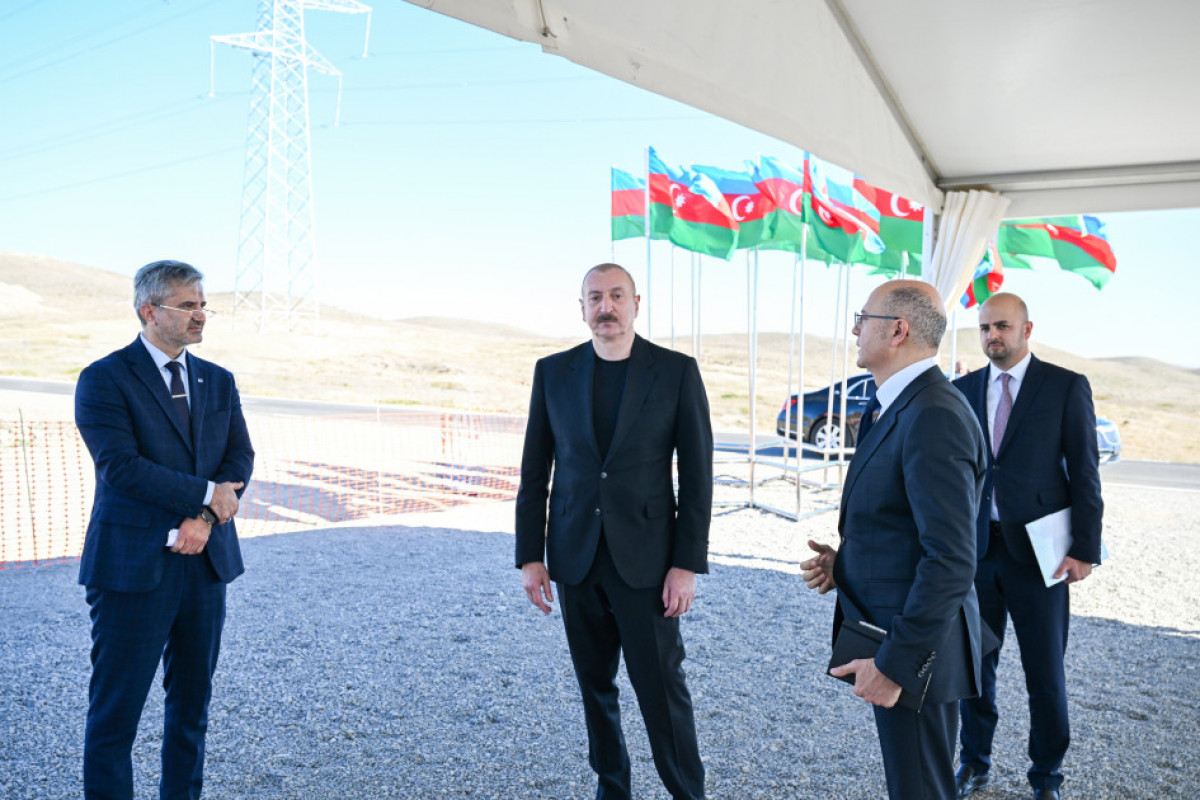 Le président Aliyev pose la première pierre des centrales solaires Şems et Ufuq dans la région de Djabraïl