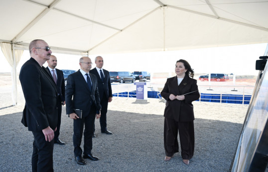 Le président Aliyev pose la première pierre des centrales solaires Şems et Ufuq dans la région de Djabraïl