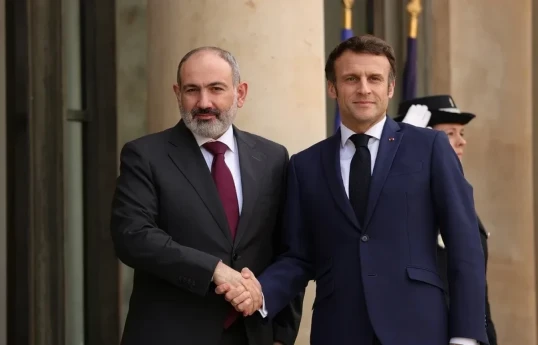 Nikol Pachinian et  Emmanuel Macron