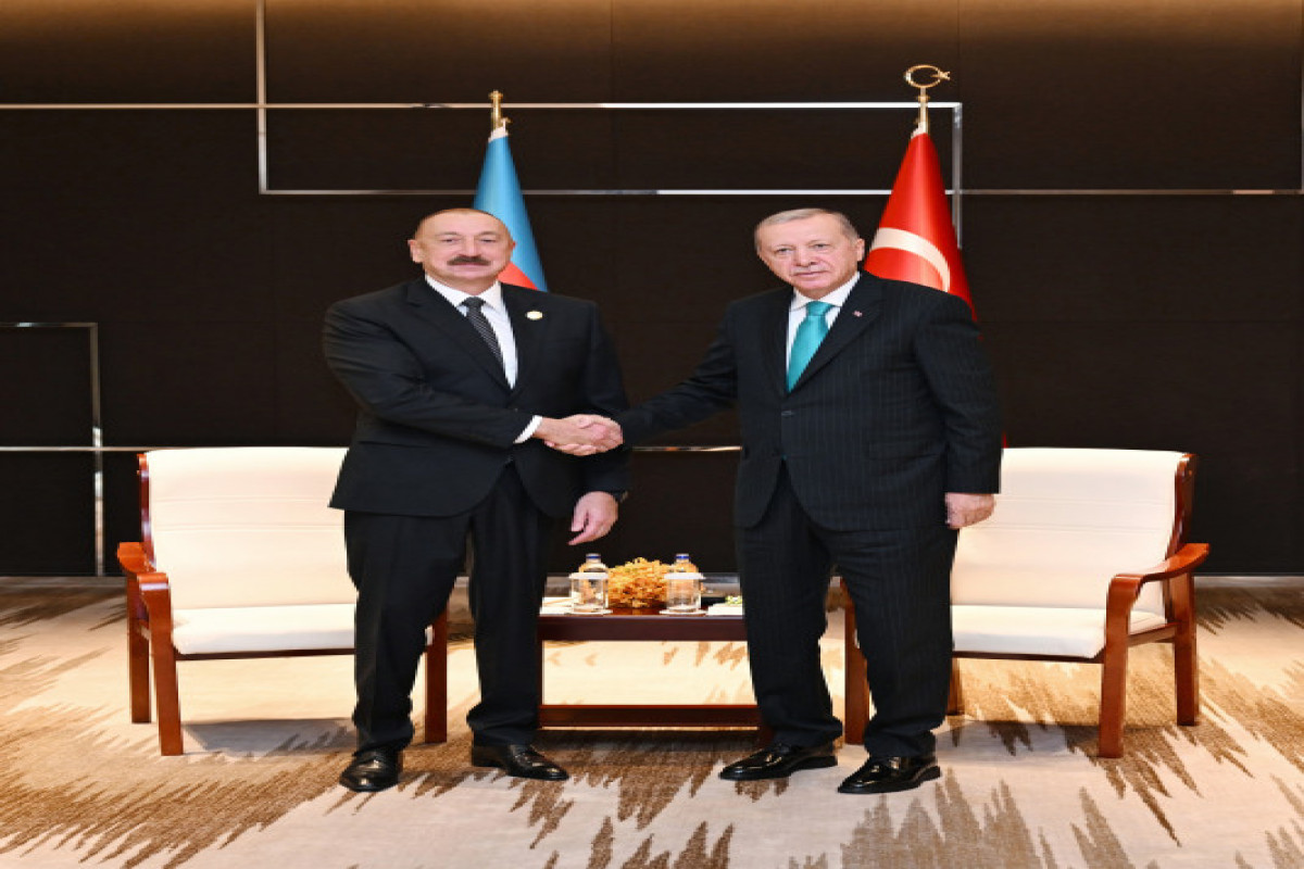 Entretien des présidents azerbaïdjanais et turc à Tianjin
