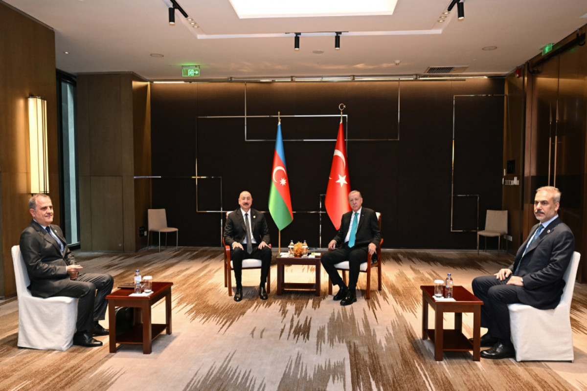 Entretien des présidents azerbaïdjanais et turc à Tianjin