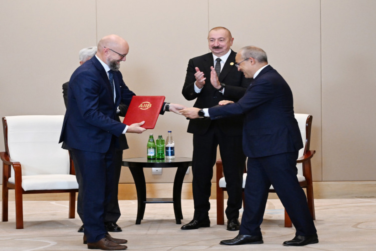 Tianjin : Le président Ilham Aliyev rencontre le président de la BAII Jin Liqun