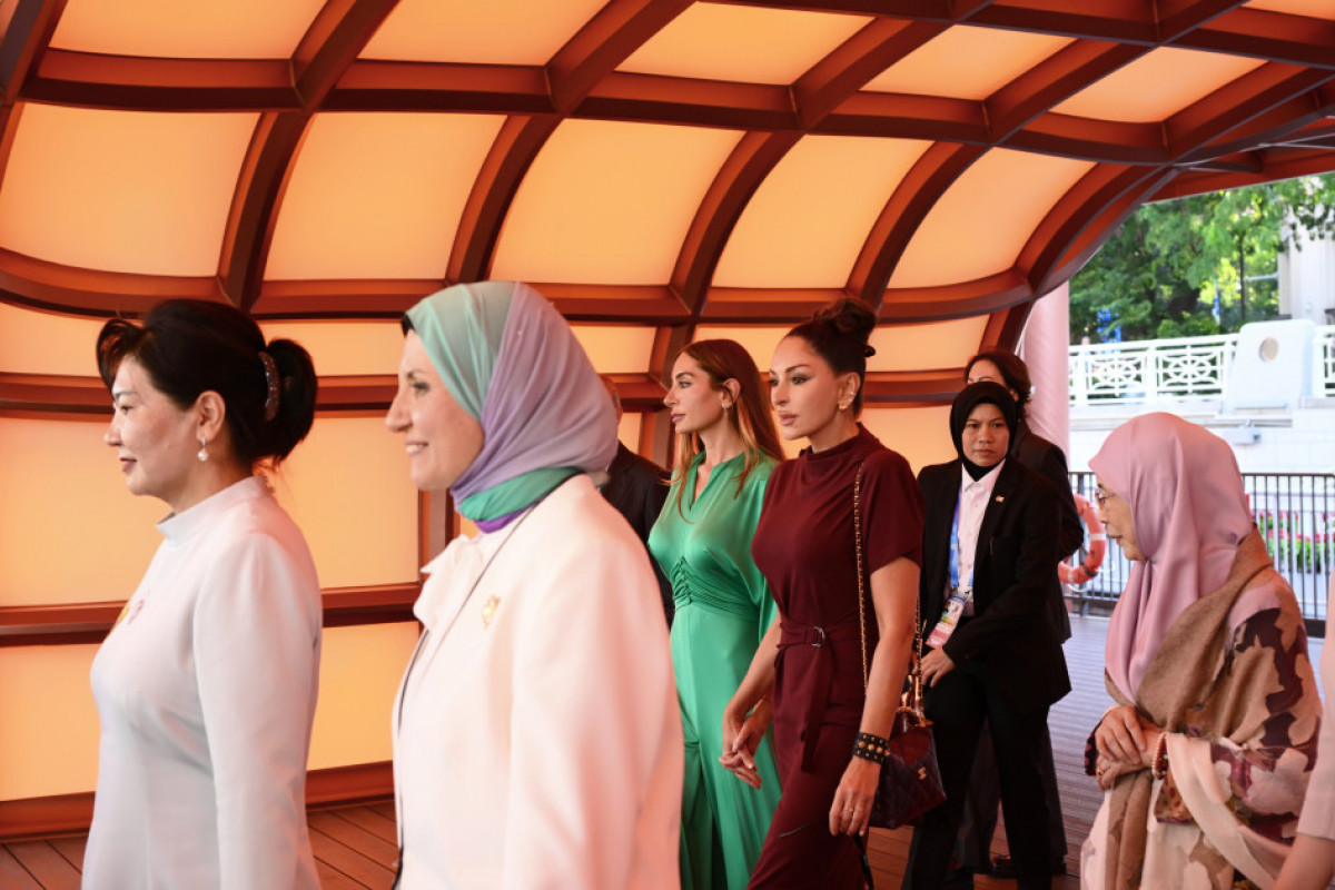 Mehriban Aliyeva prend part à une excursion en bateau avec les épouses des chefs d'État et de gouvernement participant à la réunion au format « OCS plus »