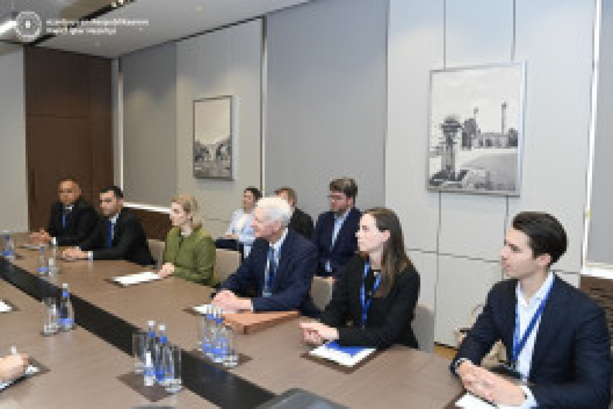 Le chef de la diplomatie azerbaïdjanaise rencontre des représentants de la mission commerciale américaine certifiée pour le Corridor central