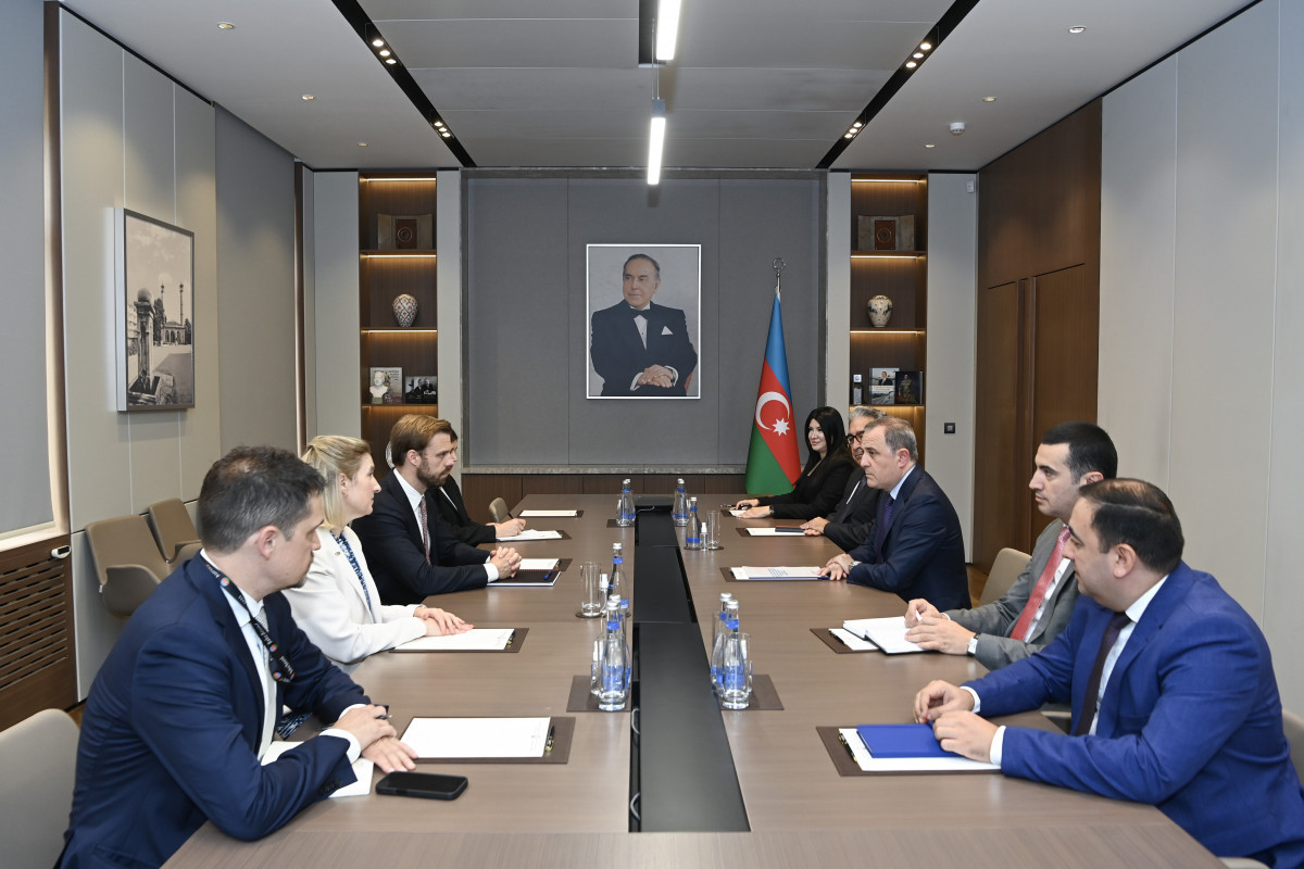 Le ministre azerbaïdjanais des Affaires étrangères rencontre un haut fonctionnaire du Département d