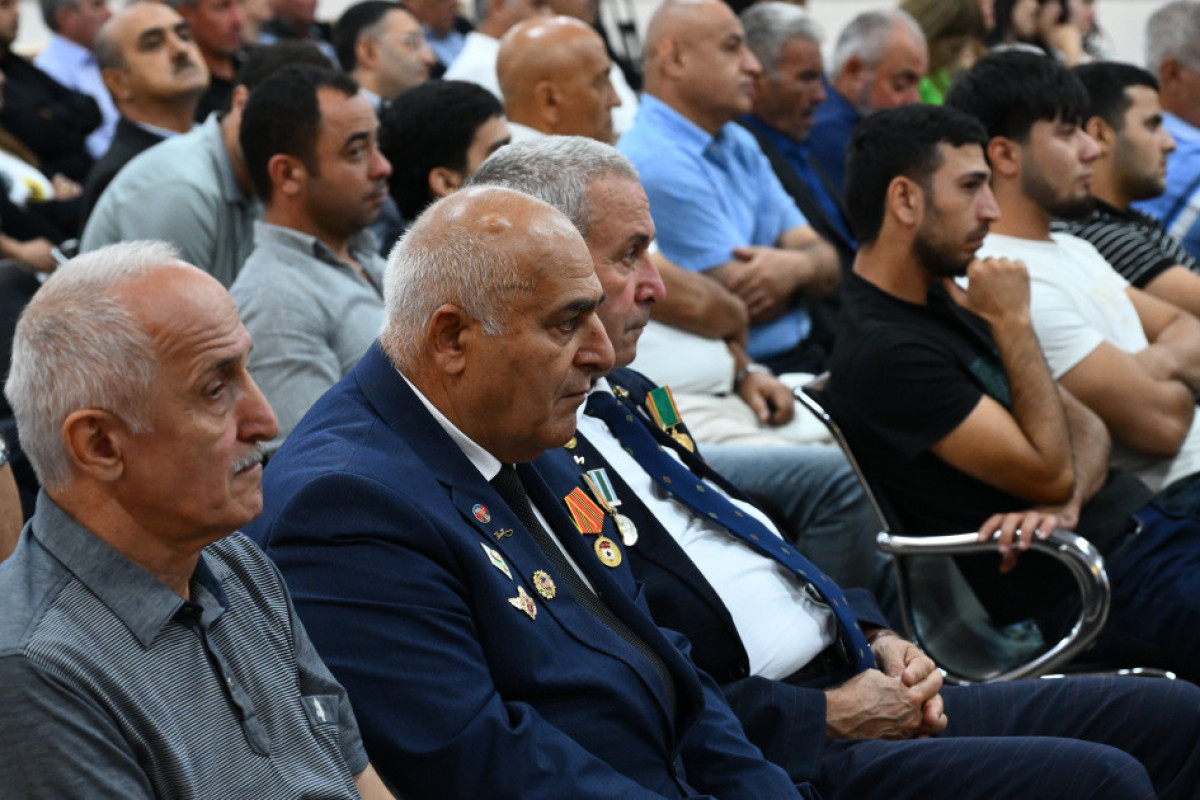 Des documents relatifs au bombardement des territoires azerbaïdjanais par l'Arménie, au meurtre de civils azerbaïdjanais et à la prise d'otages ont été présentés au tribunal
