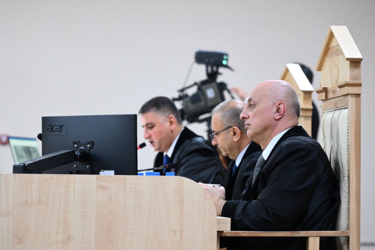 Des documents relatifs au bombardement des territoires azerbaïdjanais par l'Arménie, au meurtre de civils azerbaïdjanais et à la prise d'otages ont été présentés au tribunal