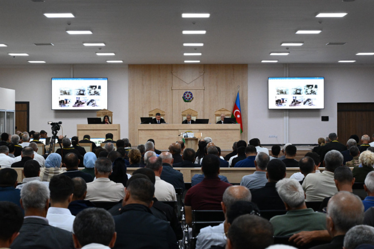 Des documents relatifs au bombardement des territoires azerbaïdjanais par l'Arménie, au meurtre de civils azerbaïdjanais et à la prise d'otages ont été présentés au tribunal