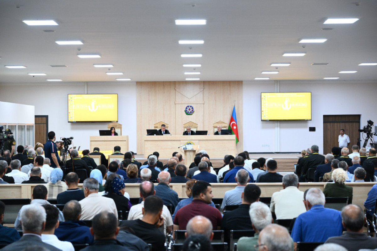 Des documents relatifs au bombardement des territoires azerbaïdjanais par l'Arménie, au meurtre de civils azerbaïdjanais et à la prise d'otages ont été présentés au tribunal