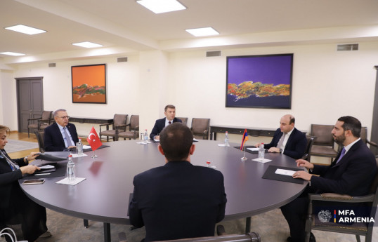 L’Arménie et la Türkiye conviennent de mener les études techniques nécessaires à la restauration de la ligne ferroviaire Gyumri-Kars