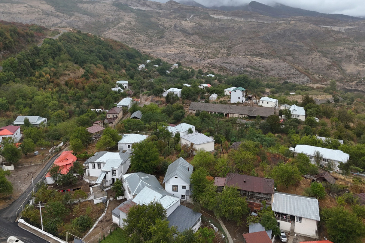 Le président azerbaïdjanais visite le village de Chouchakend de la région de Khodjaly