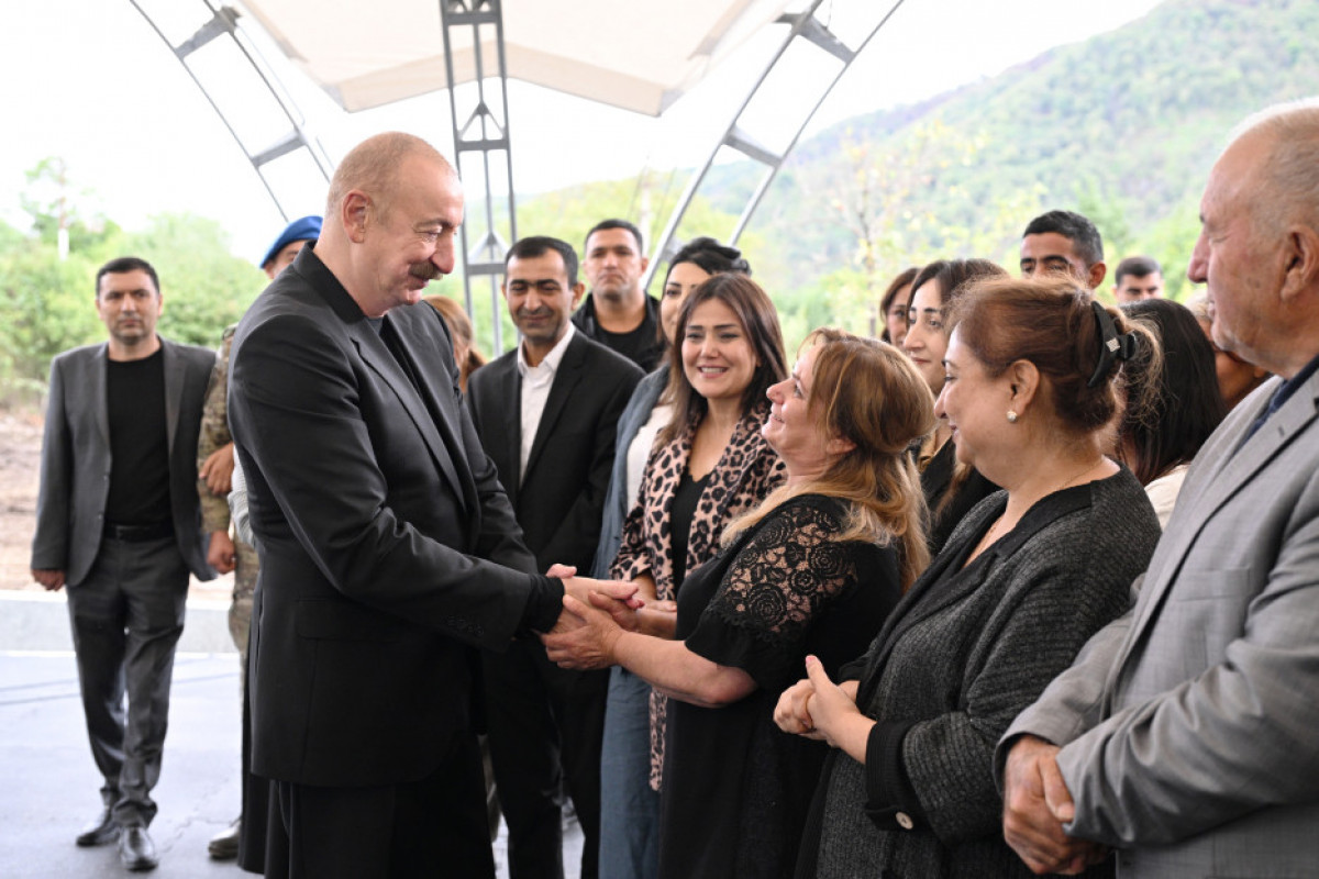 Ilham Aliyev rencontre les habitants des villages de Badara, Dachboulag, Seyidbeyli et Chouchakend de la region de Khodjaly
