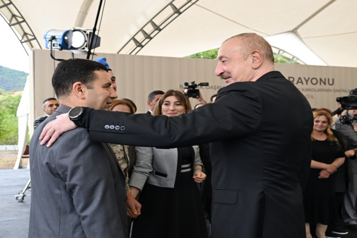 Ilham Aliyev rencontre les habitants des villages de Badara, Dachboulag, Seyidbeyli et Chouchakend de la region de Khodjaly