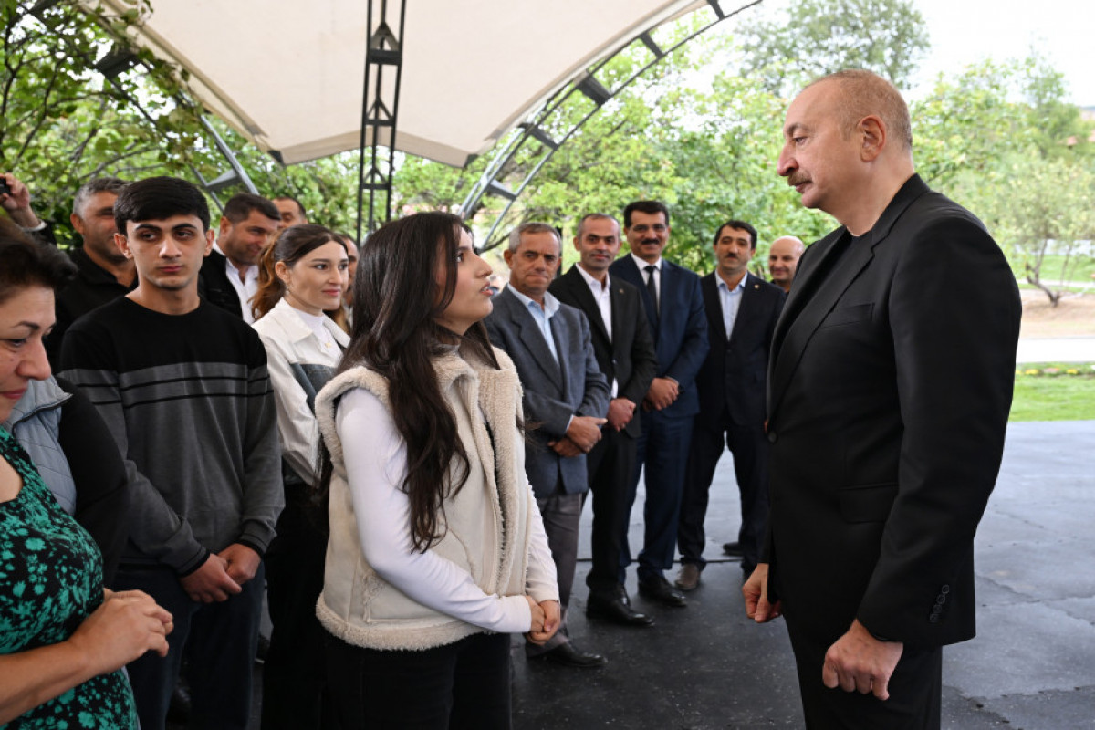 Ilham Aliyev rencontre les habitants des villages de Badara, Dachboulag, Seyidbeyli et Chouchakend de la region de Khodjaly