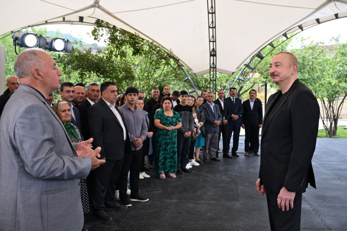 Ilham Aliyev rencontre les habitants des villages de Badara, Dachboulag, Seyidbeyli et Chouchakend de la region de Khodjaly