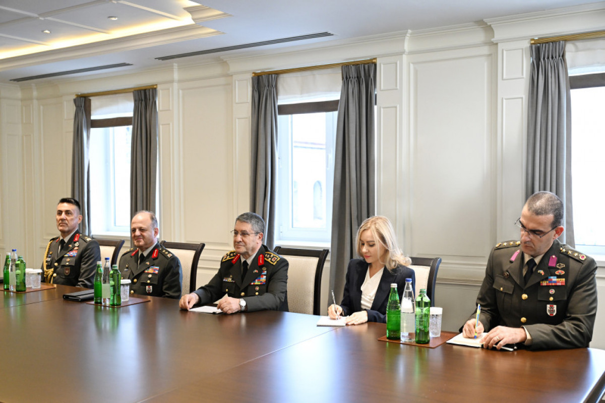 Le président de la République reçoit le chef d’état-major des armées turques