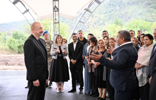 Ilham Aliyev rencontre les habitants des villages de Badara, Dachboulag, Seyidbeyli et Chouchakend de la region de Khodjaly