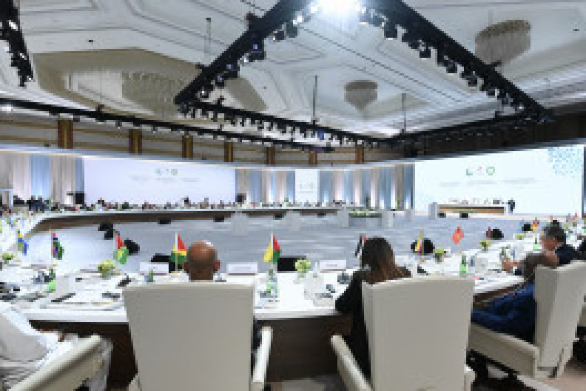 Djeyhoun Baïramov exprime son soutien à la souveraineté et à l'intégrité territoriale du Qatar lors du sommet arabo-islamique