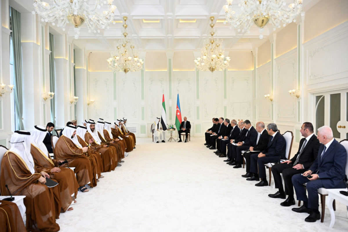 Réunion élargie des présidents Ilham Aliyev et le cheikh Mohammed bin Zayed Al Nahyan, échange des documents signés entre les deux pays