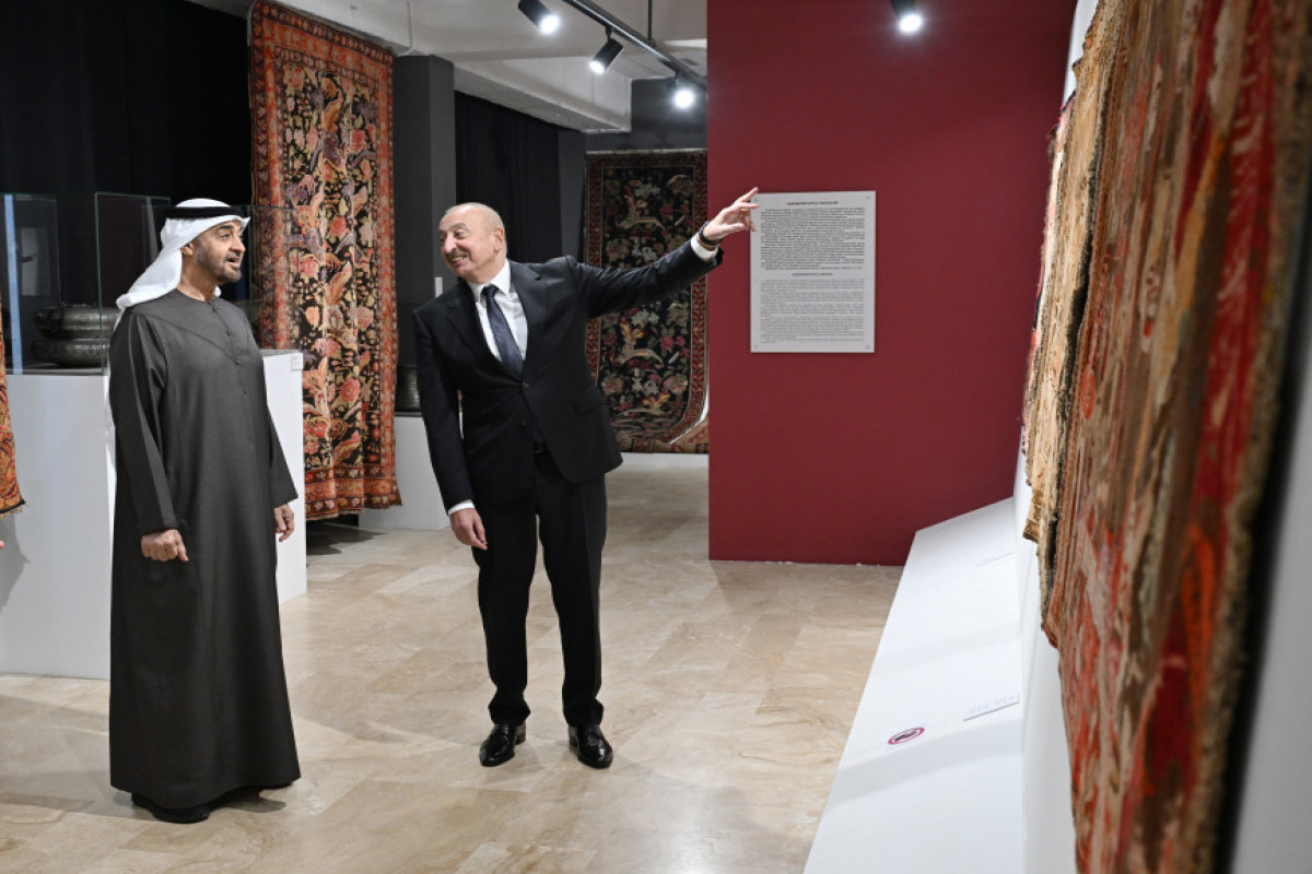 Les présidents de l’Azerbaïdjan et des Emirats arabes unis visitent la succursale du Musée national du tapis à Choucha