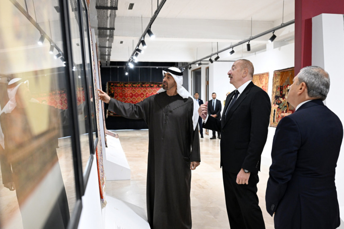 Les présidents de l’Azerbaïdjan et des Emirats arabes unis visitent la succursale du Musée national du tapis à Choucha