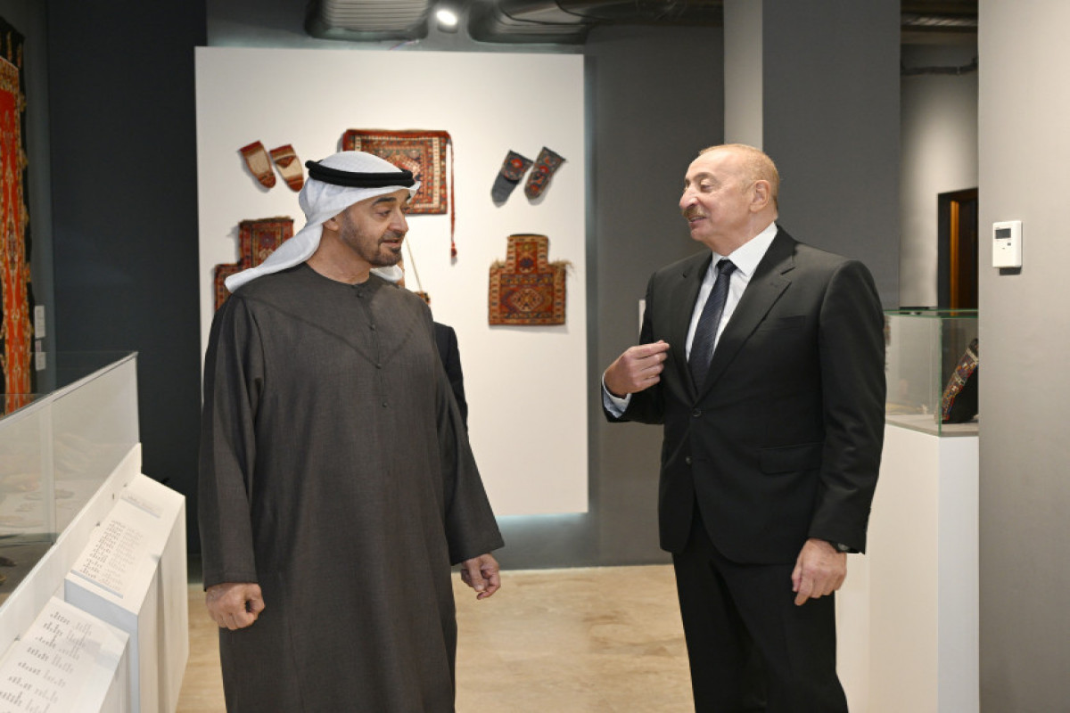 Les présidents de l’Azerbaïdjan et des Emirats arabes unis visitent la succursale du Musée national du tapis à Choucha