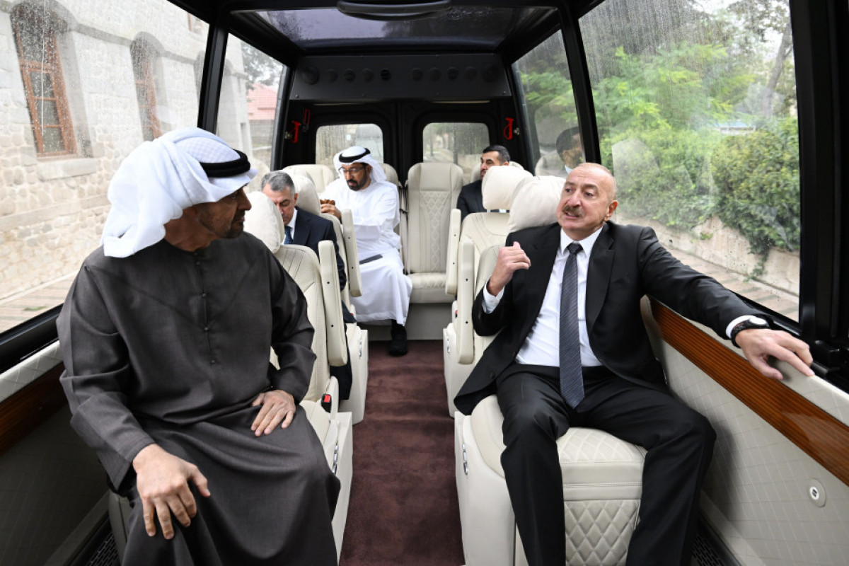 Les présidents de l’Azerbaïdjan et des Emirats arabes unis visitent la succursale du Musée national du tapis à Choucha