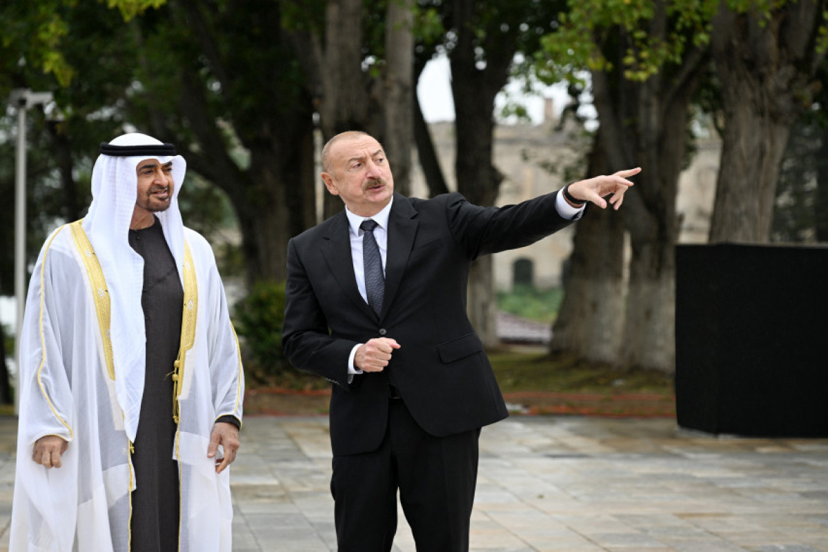 Les présidents azerbaïdjanais et émirien visitent les statues criblés de balles des éminentes personnalités azerbaïdjanaises