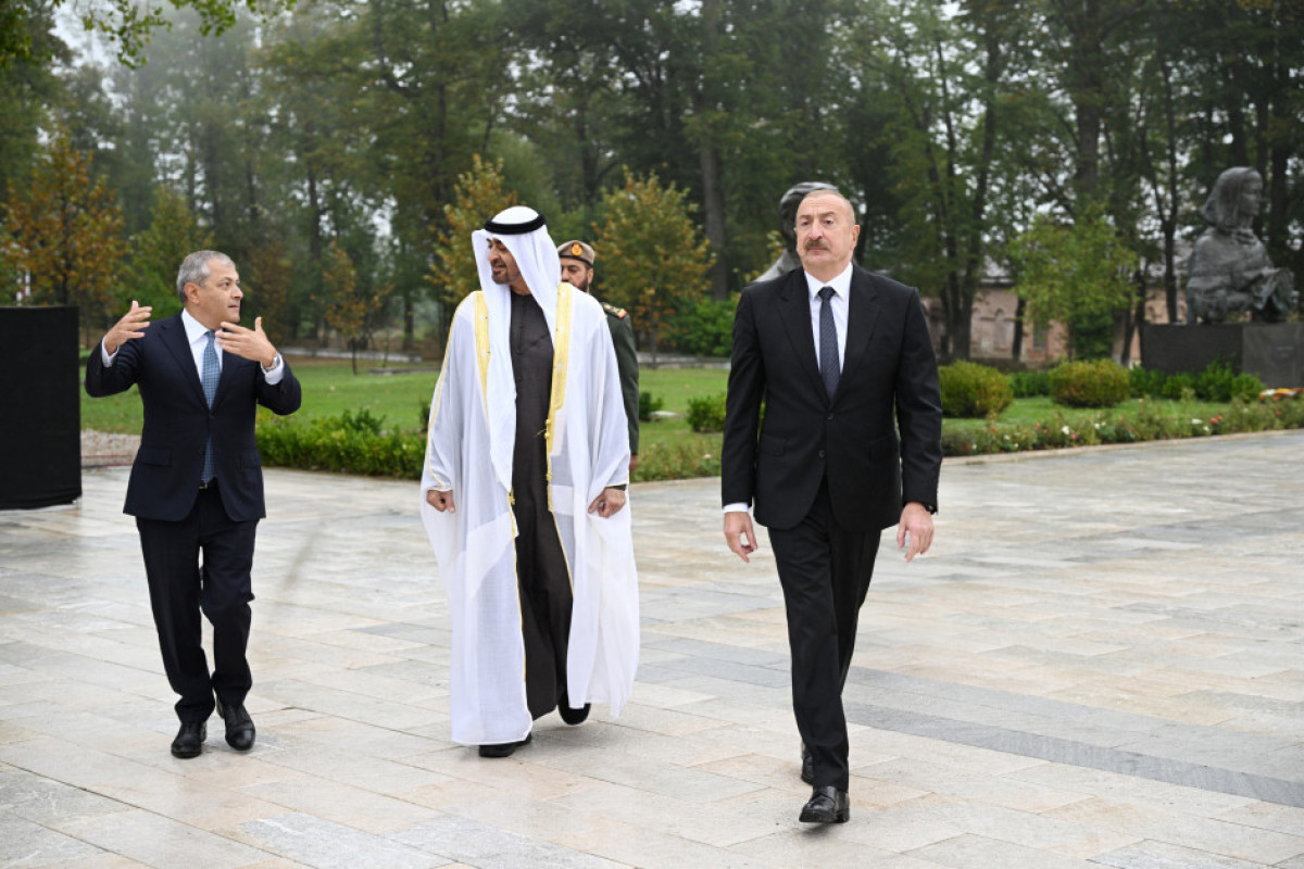 Les présidents azerbaïdjanais et émirien visitent les statues criblés de balles des éminentes personnalités azerbaïdjanaises