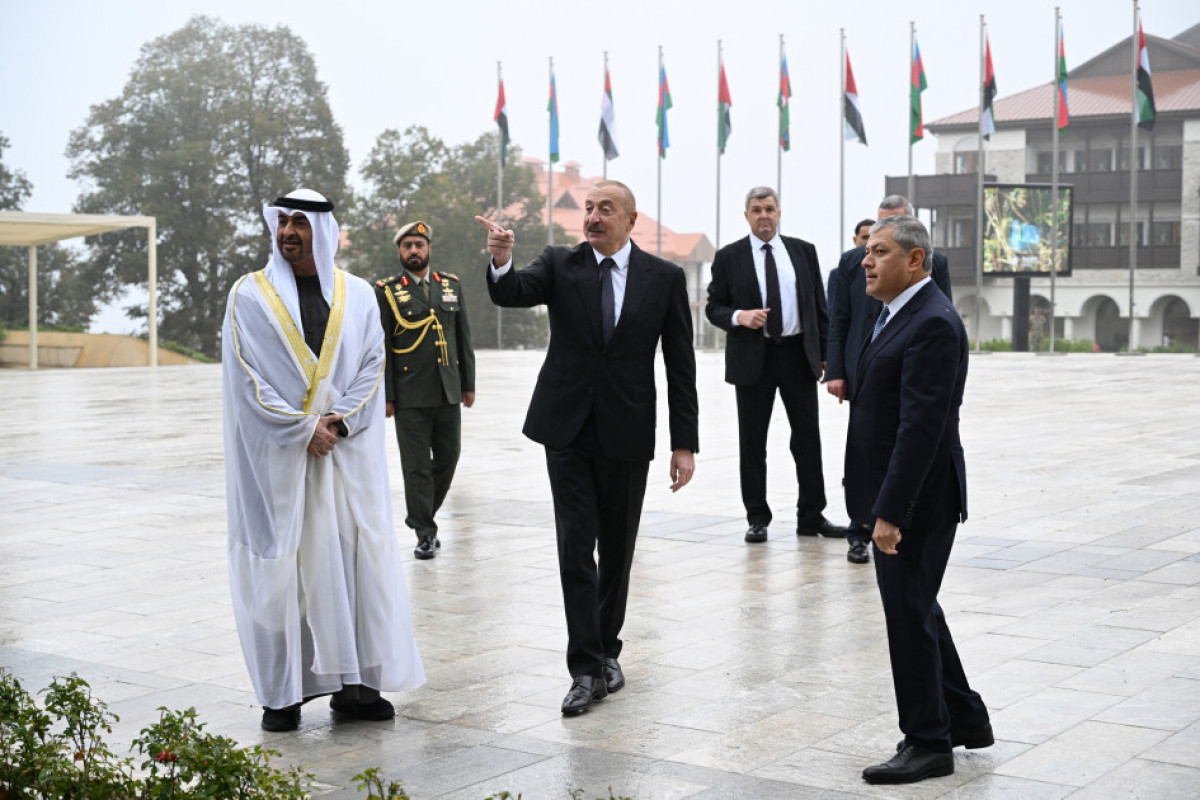 Les présidents azerbaïdjanais et émirien visitent les statues criblés de balles des éminentes personnalités azerbaïdjanaises