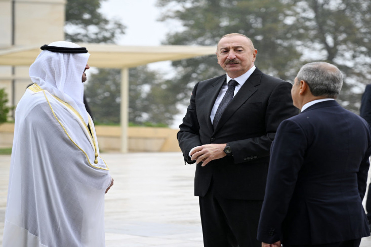 Les présidents azerbaïdjanais et émirien visitent les statues criblés de balles des éminentes personnalités azerbaïdjanaises