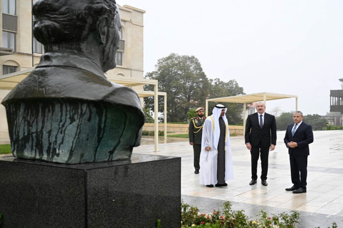 Les présidents azerbaïdjanais et émirien visitent les statues criblés de balles des éminentes personnalités azerbaïdjanaises