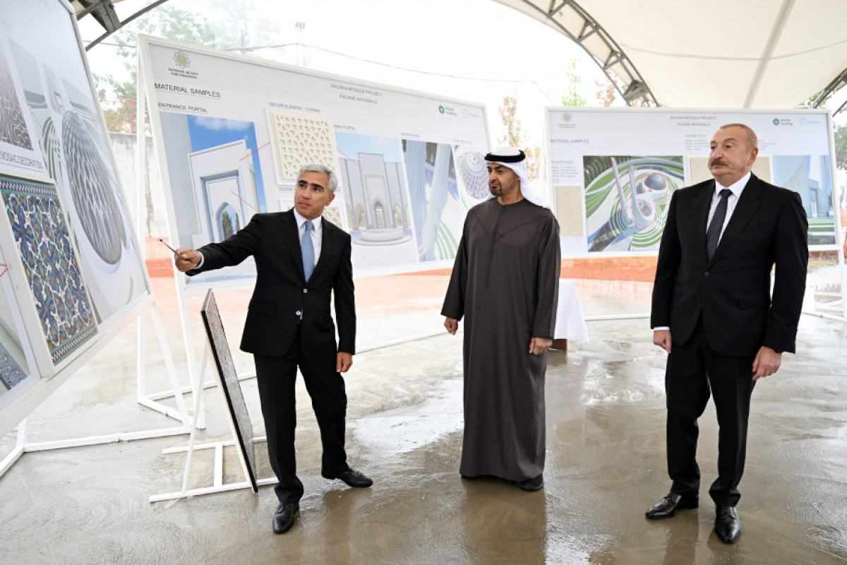 Ilham Aliyev et le cheikh Mohammed bin Zayed Al Nahyan visitent le chantier de la mosquée Yeni Choucha