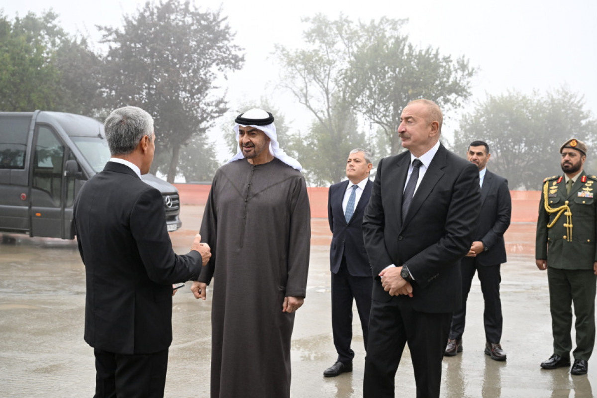 Ilham Aliyev et le cheikh Mohammed bin Zayed Al Nahyan visitent le chantier de la mosquée Yeni Choucha
