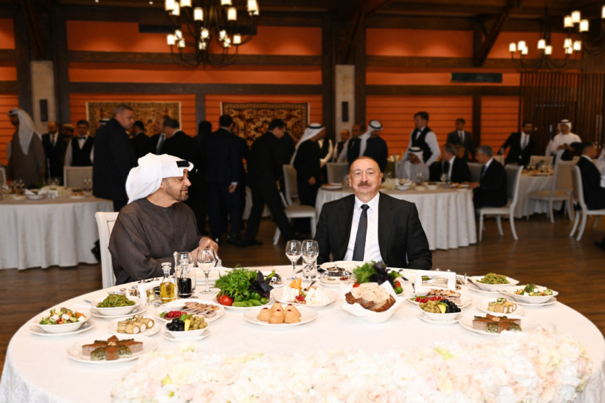 Un déjeuner officiel offert en l’honneur du président des Emirats arabes unis à Choucha