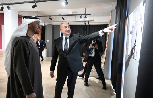 Les présidents de l’Azerbaïdjan et des Emirats arabes unis visitent la succursale du Musée national du tapis à Choucha