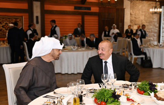 Un déjeuner officiel offert en l’honneur du président des Emirats arabes unis à Choucha