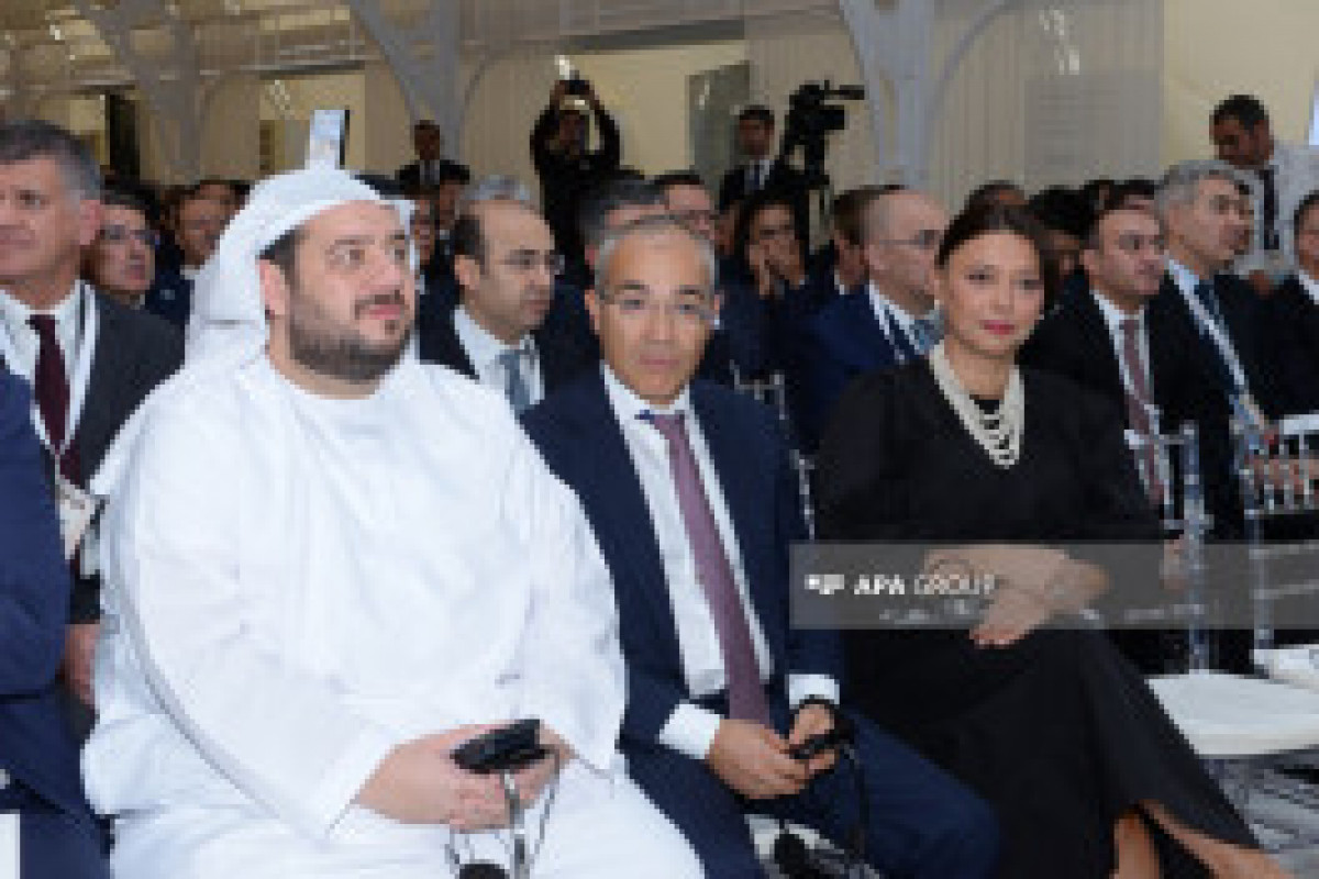 Le 1er Forum international d'investissement d'Azerbaïdjan s'ouvre à Bakou - Photo 