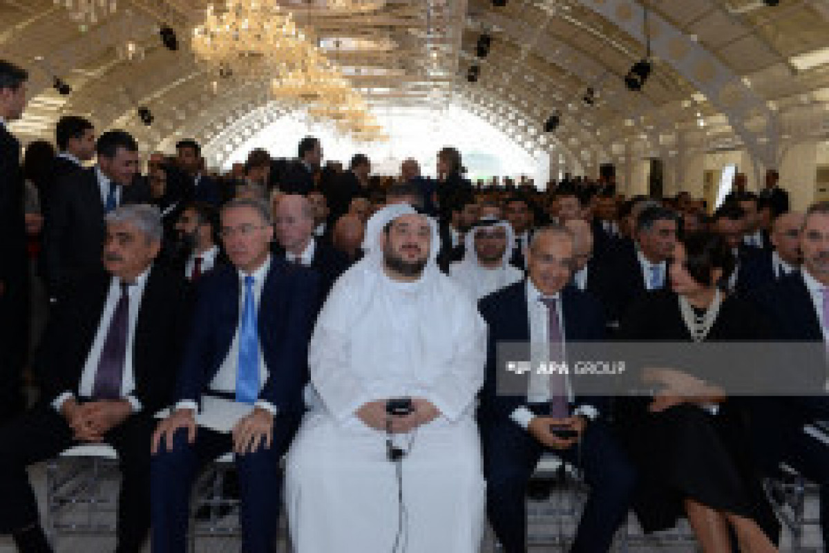 Le 1er Forum international d'investissement d'Azerbaïdjan s'ouvre à Bakou - Photo 