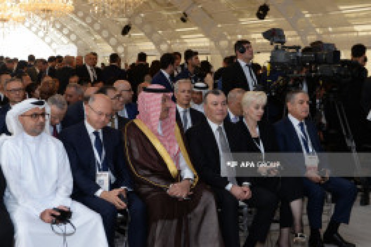 Le 1er Forum international d'investissement d'Azerbaïdjan s'ouvre à Bakou - Photo 