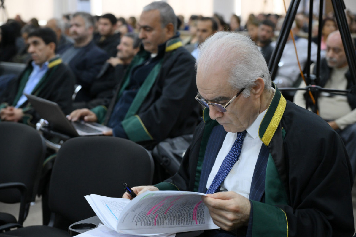 Lecture des documents liés au génocide de Khodjaly, à la tragédie de Garakend et à d'autres crimes lors du procès de citoyens arméniens