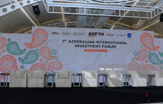 Le 1er Forum international d'investissement d'Azerbaïdjan s'ouvre à Bakou - Photo 