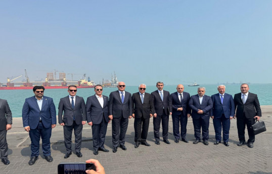 Visite du vice-Premier ministre azerbaïdjanais au port de Bandar Abbas en Iran